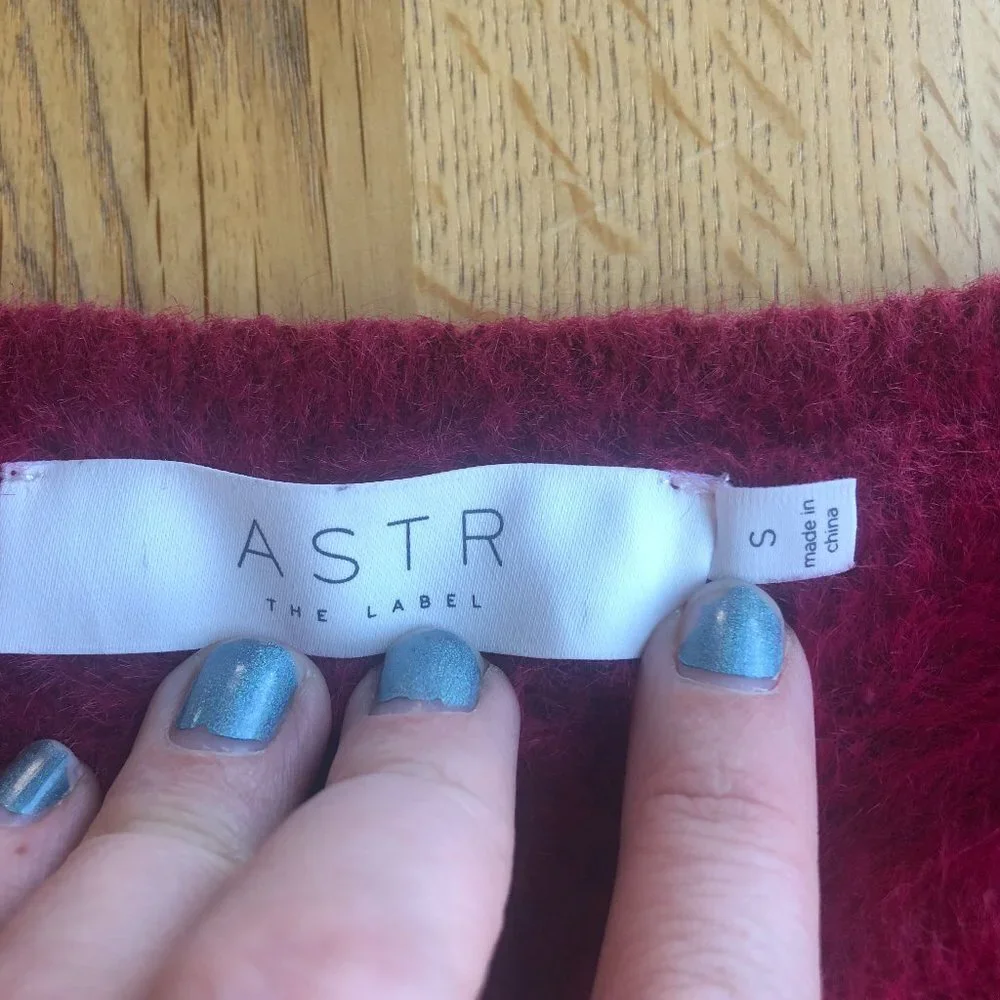 ASTR The Label Fuzzy Crop Sweater Size Small Wine